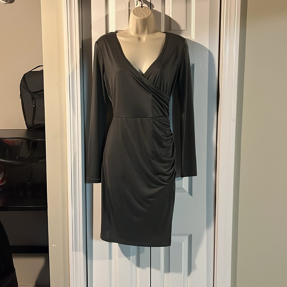 Next question brand dress v neck size Small gray